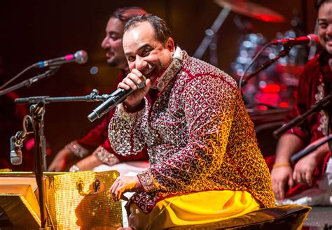 Rahat Fateh Ali Khanin Konsertti: Pakistanilainen Musiikkimaailman Legenda Suomeen!