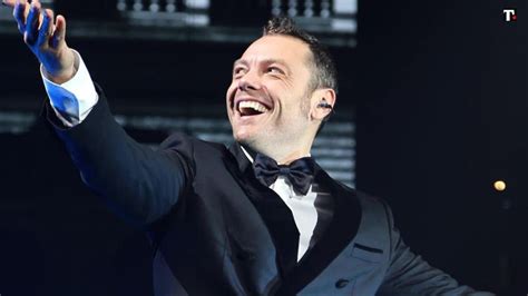 Tiziano Ferro Amore Proibito Tour: Intoxicating Melodies and Unforgettable Performances!